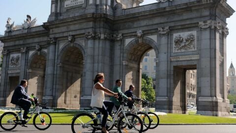 Ana Botella en bicicleta
