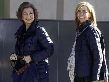 La Reina Sofía junto a la infanta Cristina. La Reina Sofía junto a la infanta Cristina.