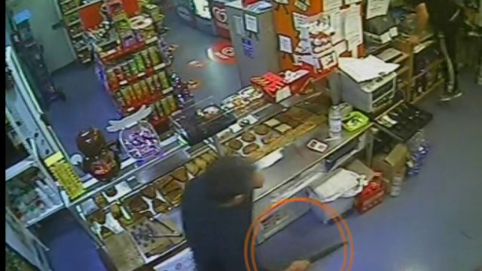 Atraca una tienda de Alicante armado con un cuchillo de grandes dimensiones