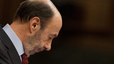 Rubalcaba cree que el único punto de diálogo entre Mas y Rajoy es reformar la Constitución