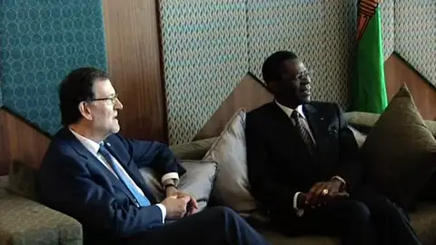 Polémica foto de Mariano Rajoy con el dictador Teodoro Obiang Polémica foto de Mariano Rajoy con el dictador Teodoro Obiang