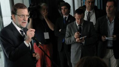 Rajoy dice que un andaluz puede vivir con un corazón de catalán gracias al trasplante