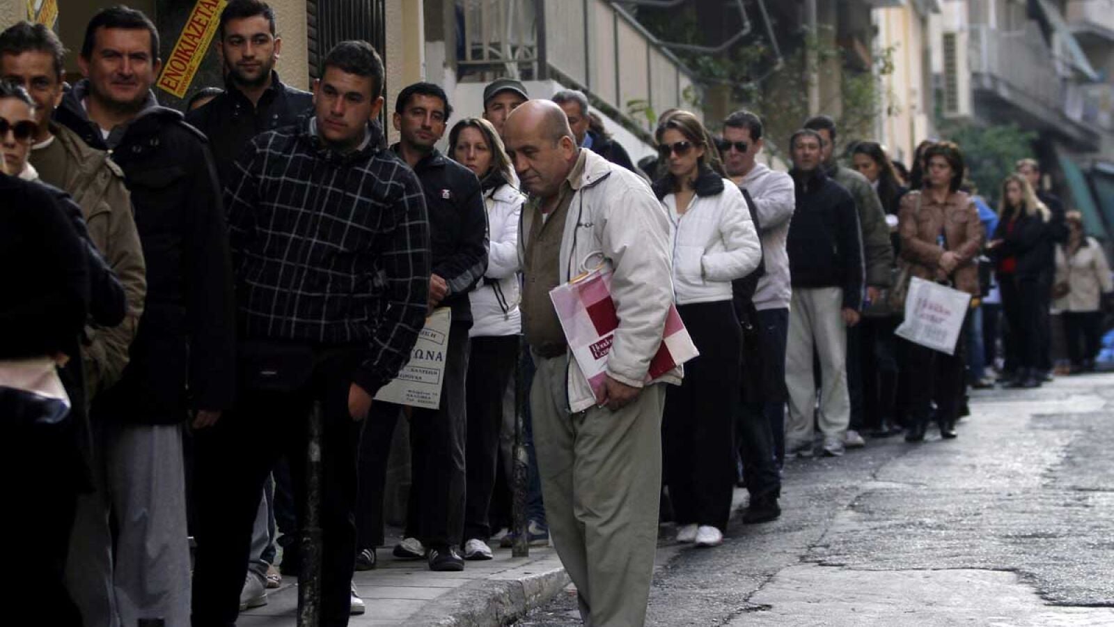 La tasa de paro en la Eurozona cae al 11,1%, su nivel más bajo en tres años