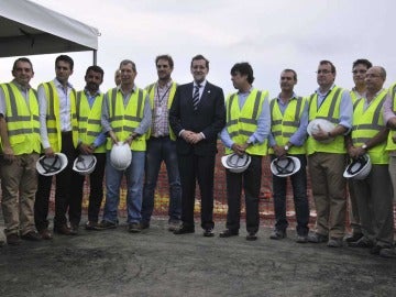 Rajoy con un grupo de trabajadores del Canal
