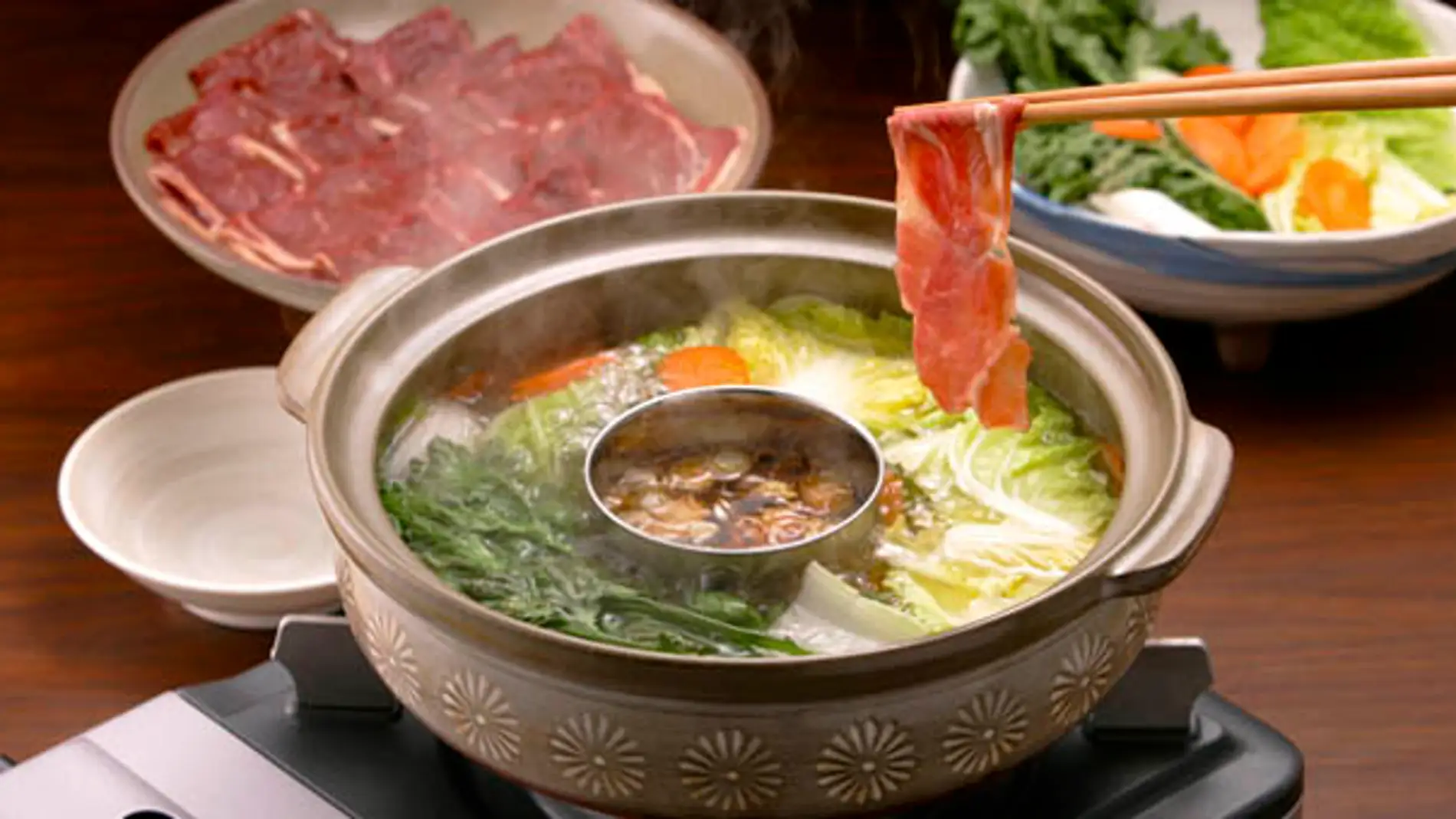 Shabu-shabu, la fondue japonesa que ya estás tardando en probar.