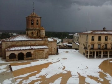 Espectacular granizada en Almazán (03-07-2014)