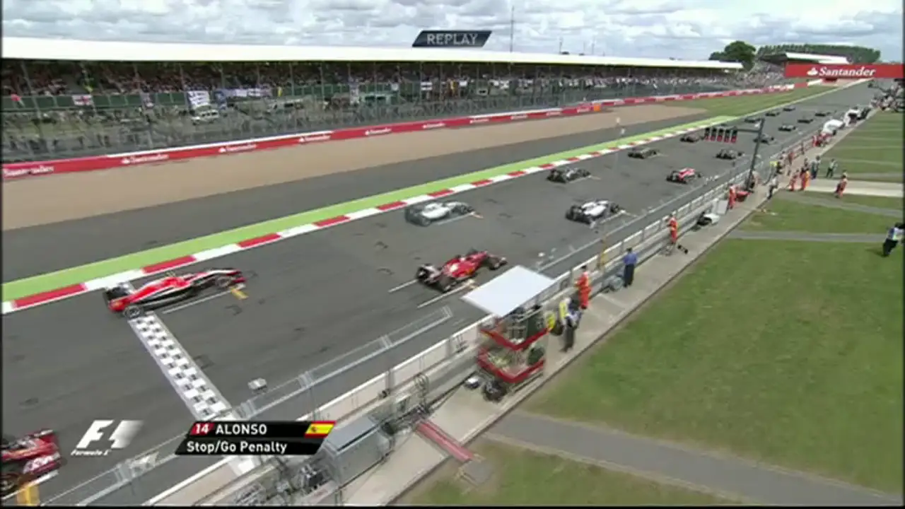 Alonso, fuera de su caja de salida
