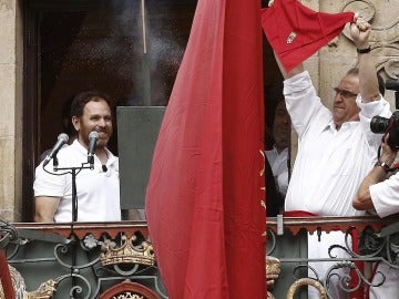 El presidente de Cruz Roja en Navarra y el alcalde de Pamplona Enrique Maya 