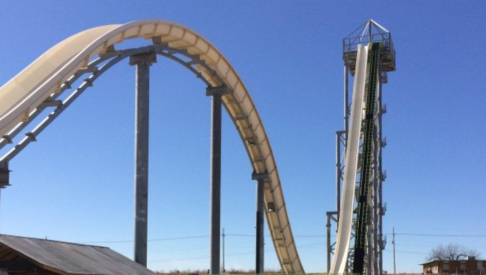 El tobogán alcanza 104 kilómetros por hora y por el momento no está abierto al público.