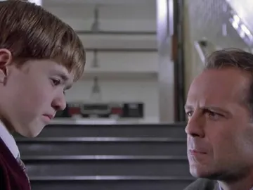 Bruce Willis y Haley Joel Osment en El Sexto Sentido Bruce Willis y Haley Joel Osment en El Sexto Sentido