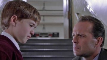 Bruce Willis y Haley Joel Osment en El Sexto Sentido