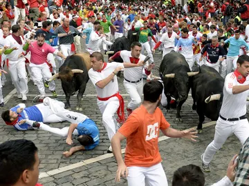 Dos mozos caen en el tramo de Telefónica Dos mozos caen en el tramo de Telefónica