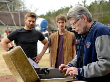 Mike Vogel y Colin Ford con Stephen King