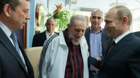 Fidel Castro se reúne con Putin Fidel Castro se reúne con Putin