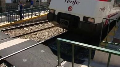 La niña arrollada por el tren en Alpedrete tenía 13 años y cruzó la vía en bicicleta