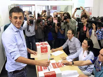 Eduardo Madina votando Eduardo Madina votando