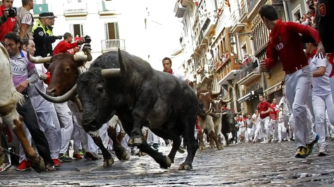 Séptimo encierro peligro en San Fermín sin heridos por asta de toro