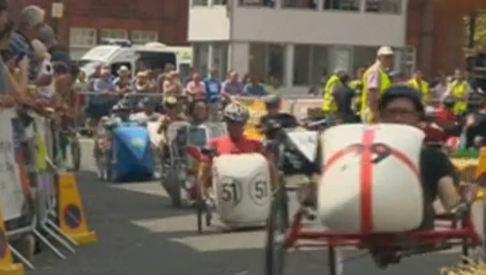 Carrera de coches con pedales