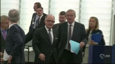 Juncker, elegido presidente de la Comisión Europea con 422 votos a favor