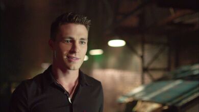 Arrow le pide a Roy que sea sus oídos y sus ojos en los Glades