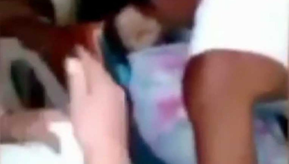 Una niña filipina 'resucita' dentro de un ataúd