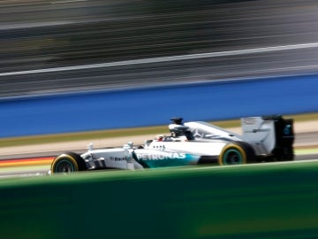 Lewis Hamilton vuela por Hockenheim