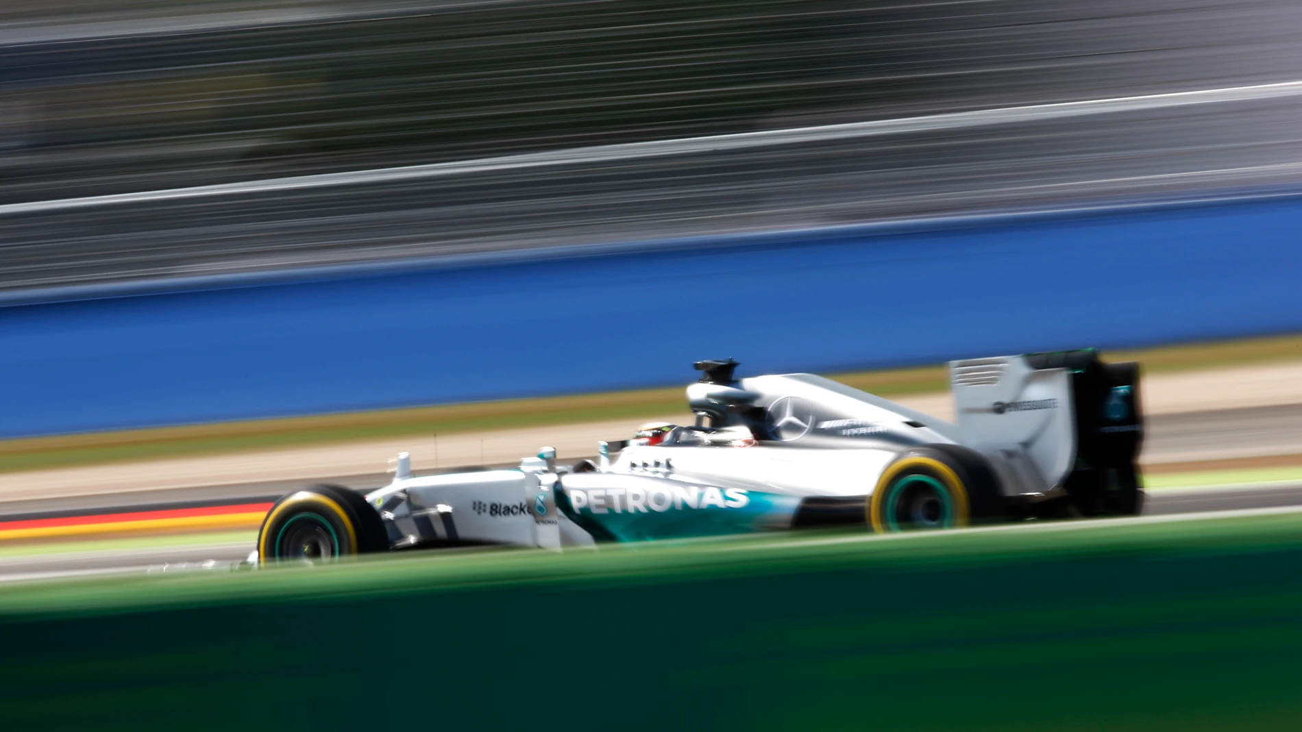 Lewis Hamilton vuela por Hockenheim