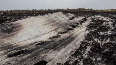 Ucrania acusa a los rebeldes prorrusos de llevarse 38 cuerpos del lugar del siniestro