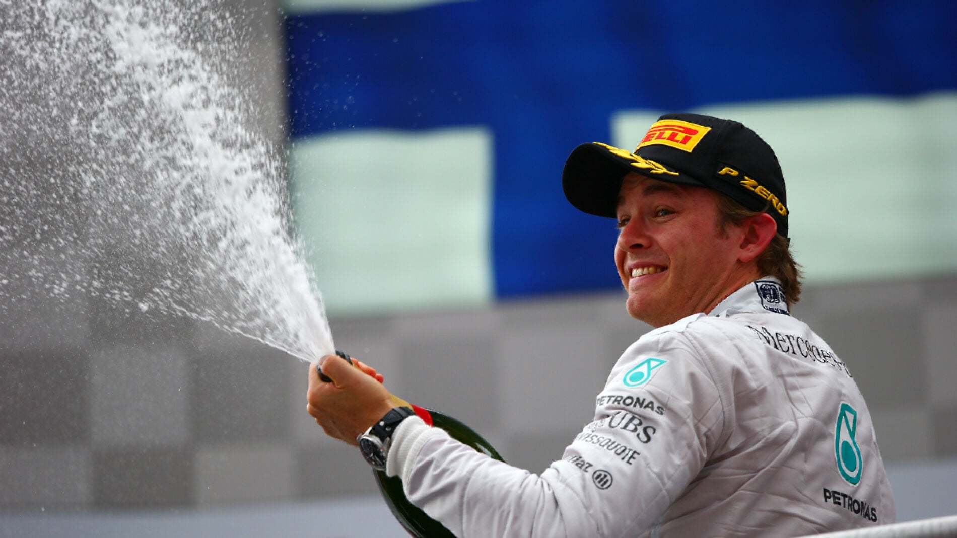 Nico Rosberg abre el champán