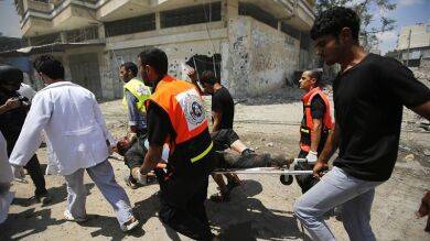 Al menos un centenar de palestinos muertos bajo fuego israelí en el día más cruento