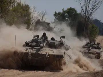 Tanques israelíes accediendo a Gaza Tanques israelíes accediendo a Gaza
