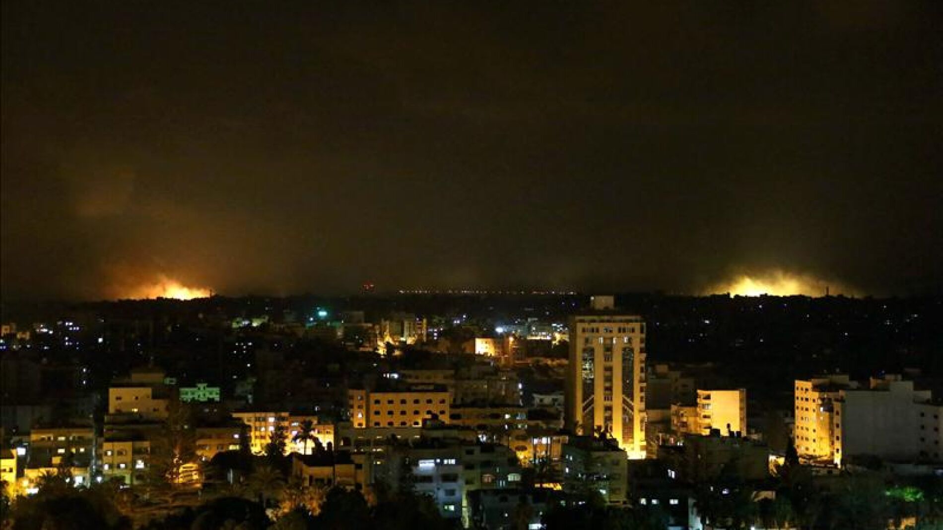 Vista del bombardeo llevado a cabo esta madrugada por el Ej&eacute;rcito israel&iacute; en Gaza