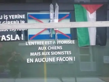 Cartel contra los judíos en un café de Lieja Cartel contra los judíos en un café de Lieja