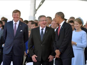 El presidente polaco Komorowski, con Obama y el rey Guillermo de Holanda