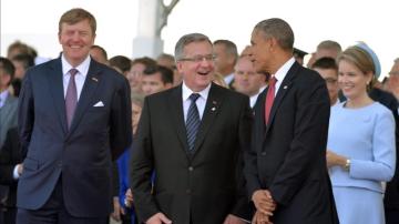 El presidente polaco Komorowski, con Obama y el rey Guillermo de Holanda