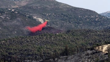 Dron trabajando en la extinción del fuego en Huelva