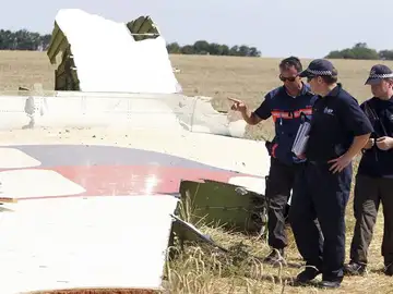 Expertos internacionales, en la zona del accidente Expertos internacionales, en la zona del accidente