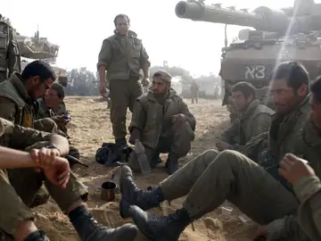 Soldados isaraelís cerca de la frontera con Gaza Soldados isaraelís cerca de la frontera con Gaza