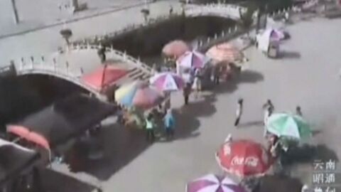 Momento del terremoto en China