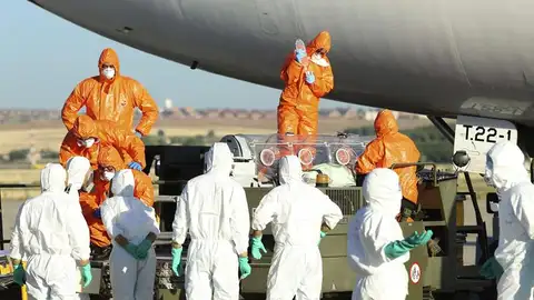 Miguel Pajares y la misionera Juliana Bohi en la base de Torrejón de Ardoz Miguel Pajares y la misionera Juliana Bohi en la base de Torrejón de Ardoz