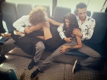 Fotos de una modelo siendo acosada en India Fotos de una modelo siendo acosada en India