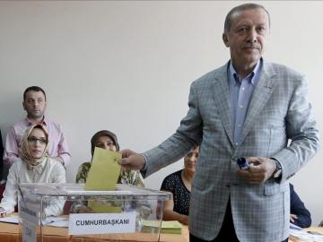 Erdogan vota en las presidenciales en Turquía Erdogan vota en las presidenciales en Turquía