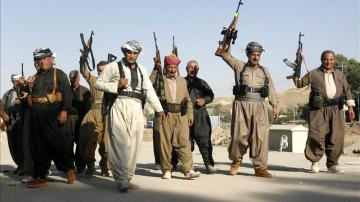 Varios soldados kurdos o 'peshmergas'