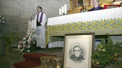 Vecinos y familiares rinden un emotivo homenaje a Miguel Pajares en su pueblo natal