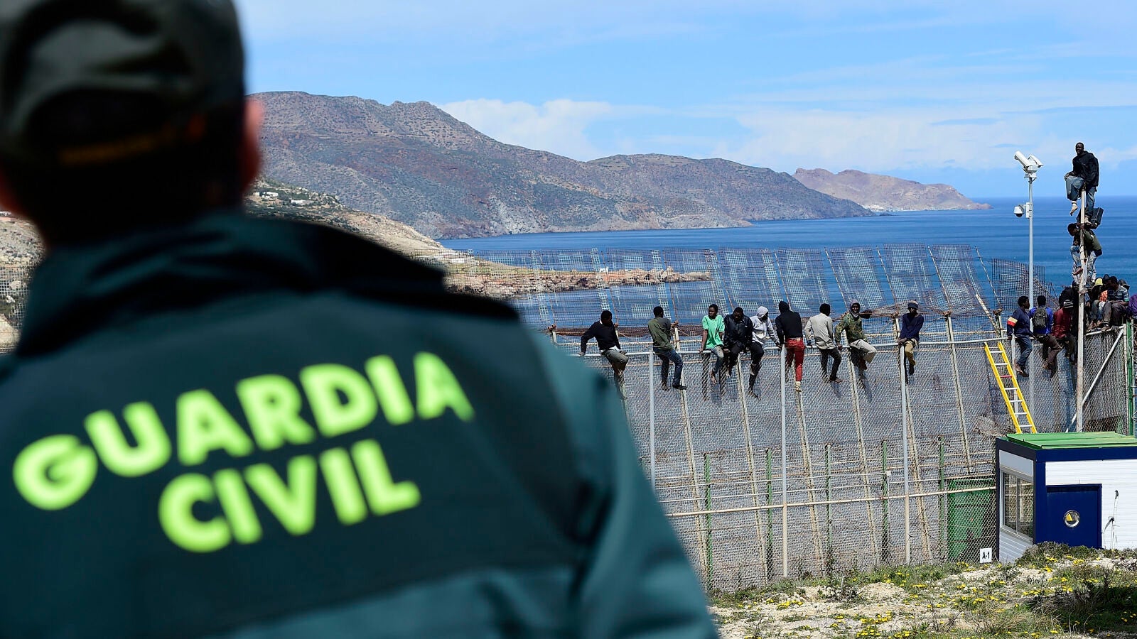 Unos 700 subsaharianos intentan sin éxito entrar a Melilla por la valla