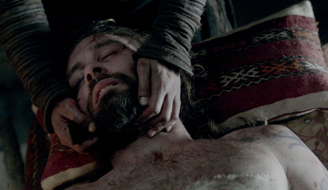 Rollo muere en brazos de Ragnar
