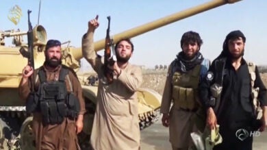 El IS empieza a retirar su artillería pesada en Irak y Siria por los bombardeos estadounidenses