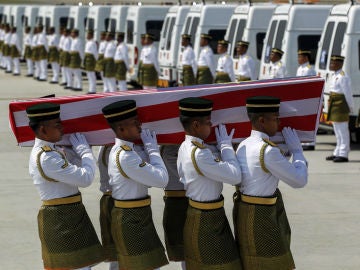 Reciben en Malasia 20 de los 43 cuerpos del avión derribado en el este de Ucrania