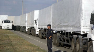 Camiones rusos de ayuda humanitaria entra a Ucrania sin el consentimiento de Kiev