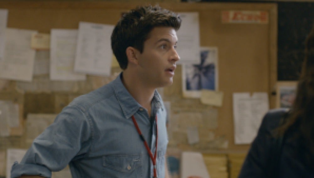 Jonathan Bailey es Olly Stevens en Broadchurch